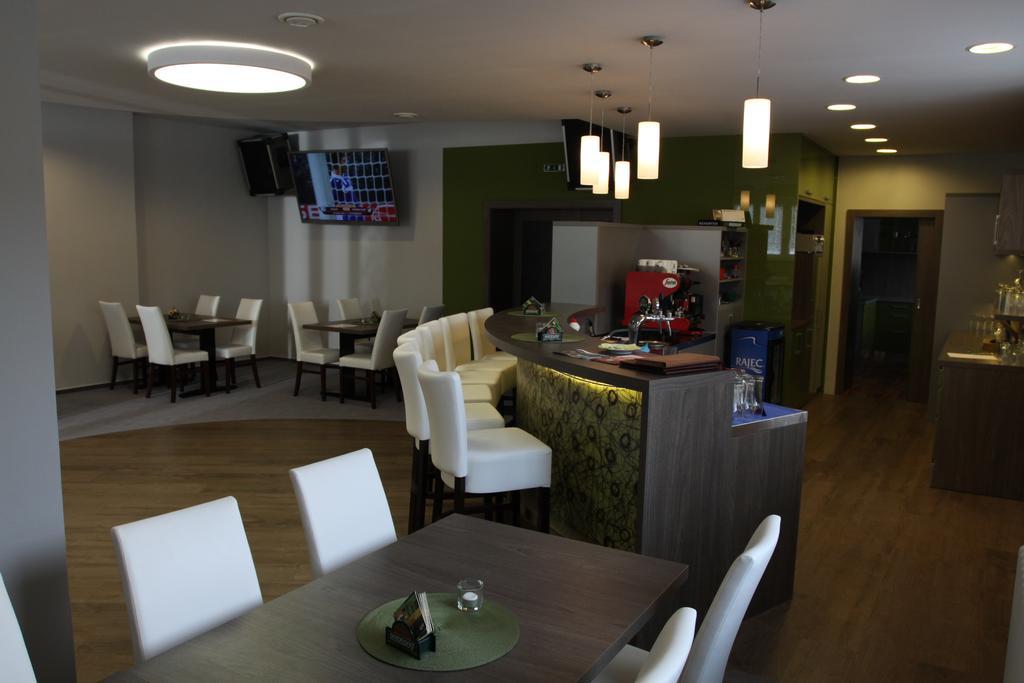 Hotel Odra ออสตราวิเซ ภายนอก รูปภาพ