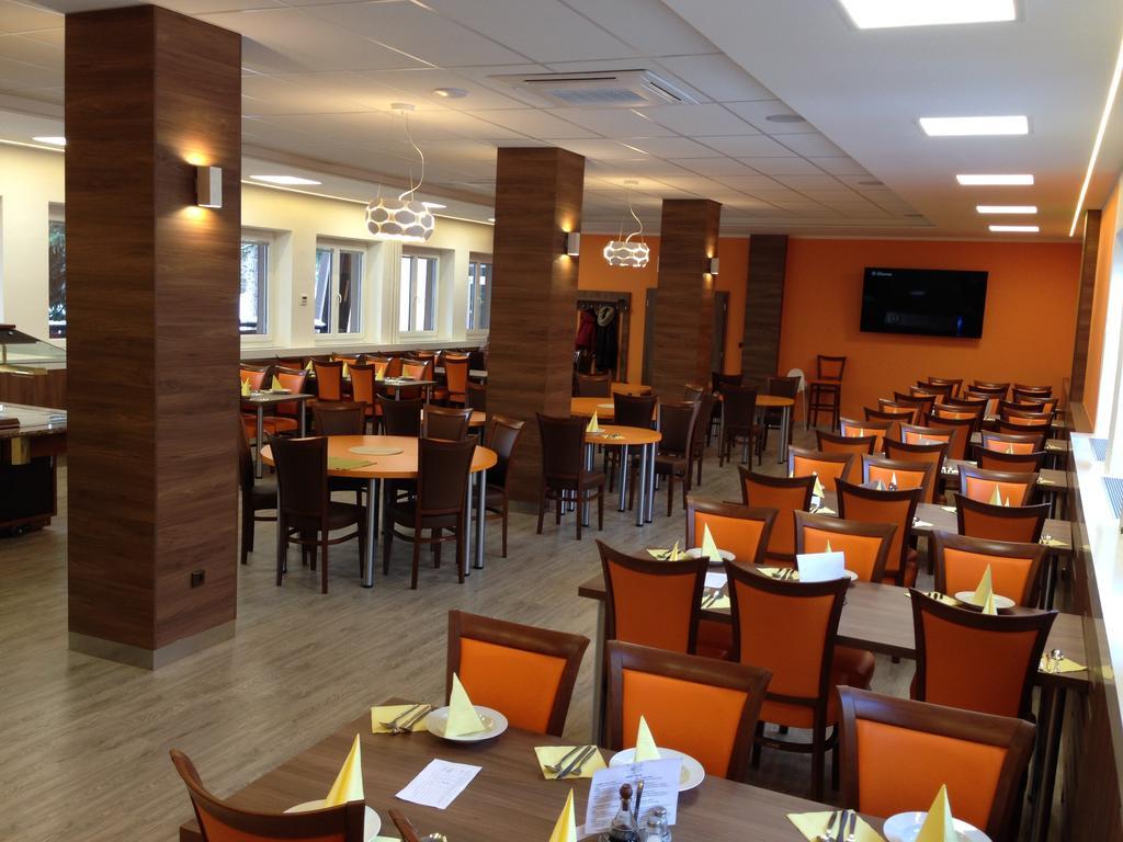 Hotel Odra ออสตราวิเซ ภายนอก รูปภาพ