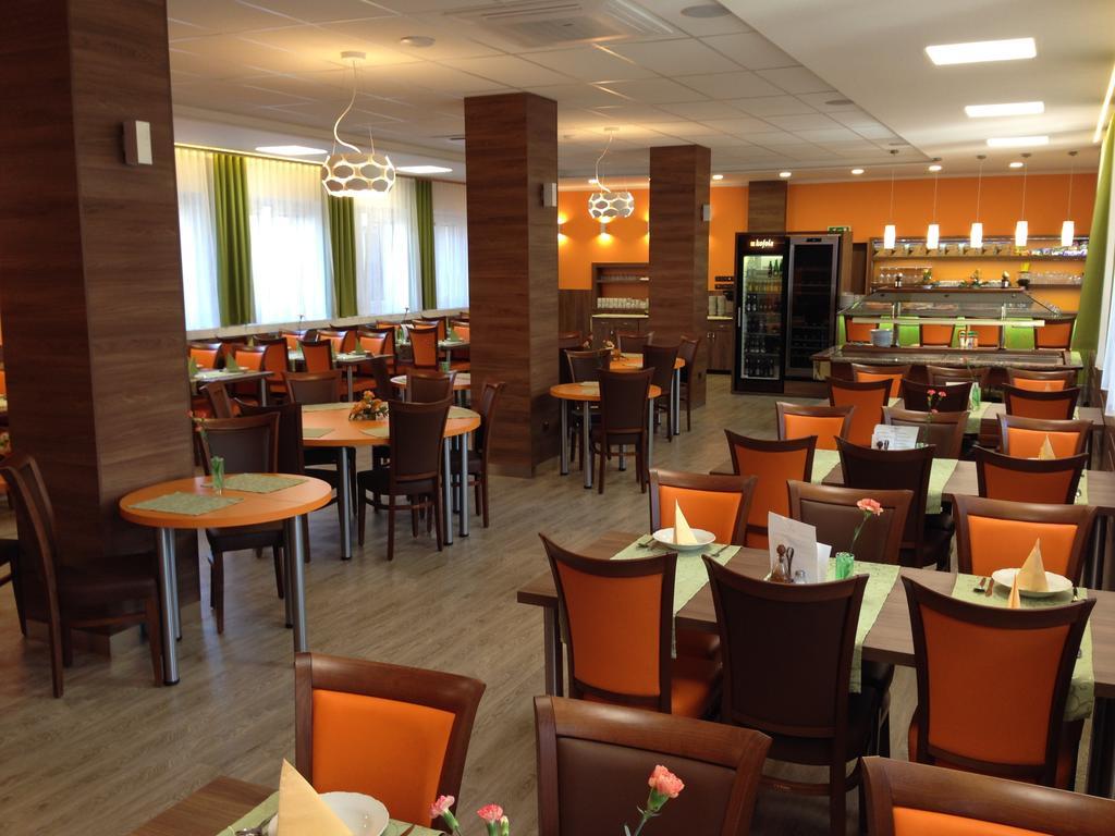 Hotel Odra ออสตราวิเซ ภายนอก รูปภาพ