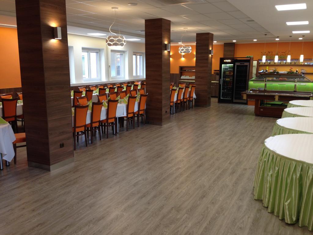 Hotel Odra ออสตราวิเซ ภายนอก รูปภาพ