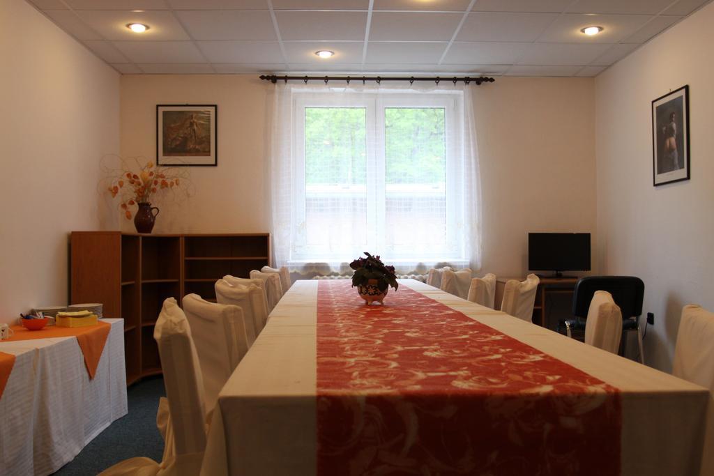 Hotel Odra ออสตราวิเซ ภายนอก รูปภาพ