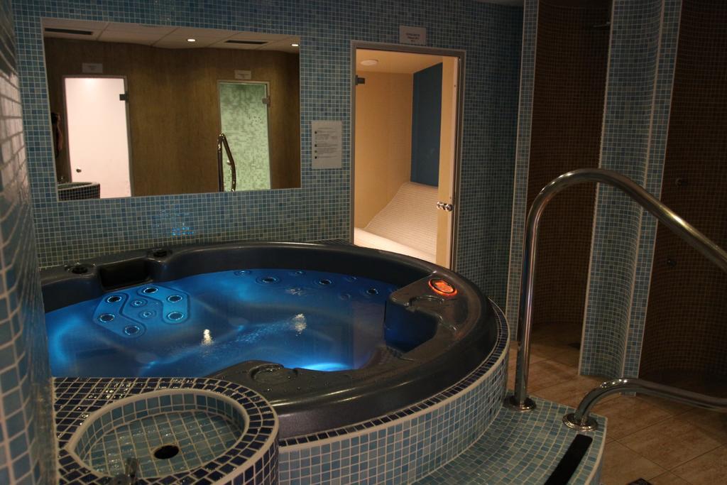 Hotel Odra ออสตราวิเซ ภายนอก รูปภาพ